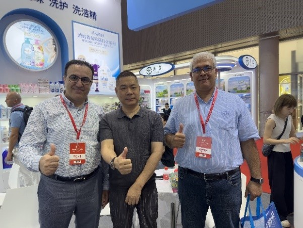 حضور قوی در نمایشگاه صنعت آرایشی و بهداشتی گوانگجو چین - guangzhou-3.jpg